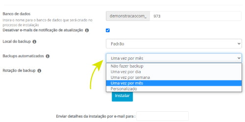Selecione os períodos em que Softaculous efetua os backups periódicos do seu sistema